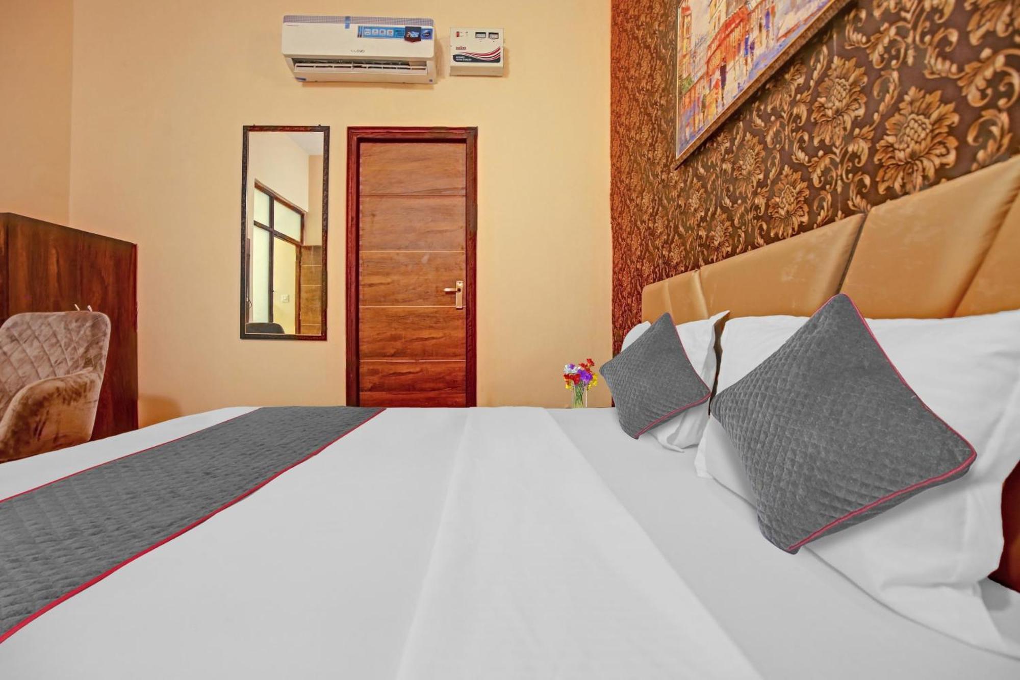 Townhouse Sky Hotel Ludhiana Exterior foto