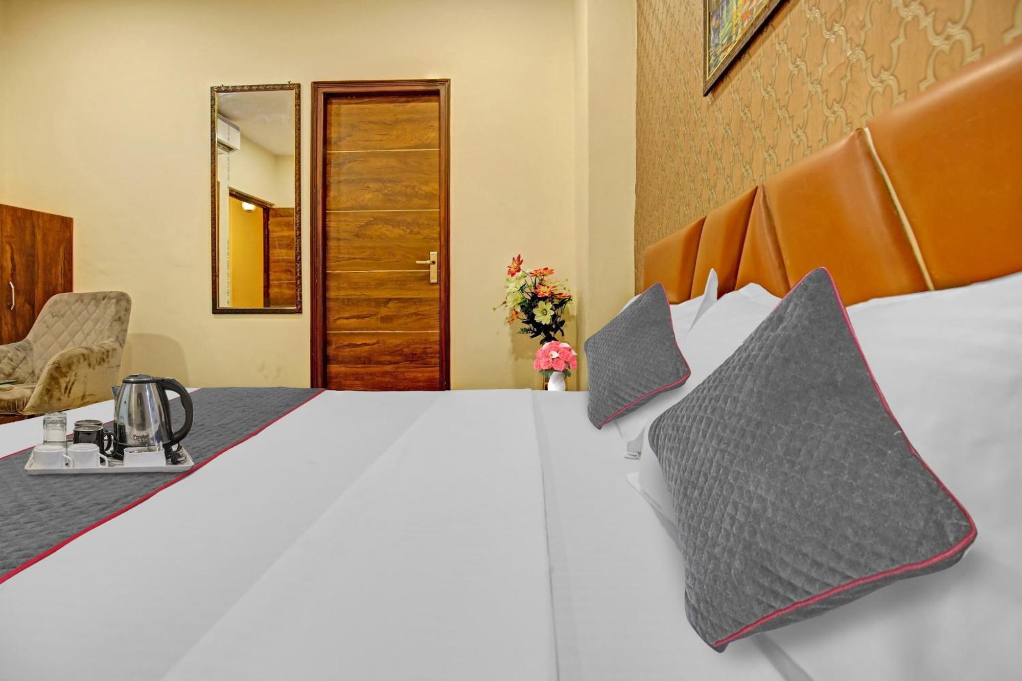 Townhouse Sky Hotel Ludhiana Exterior foto