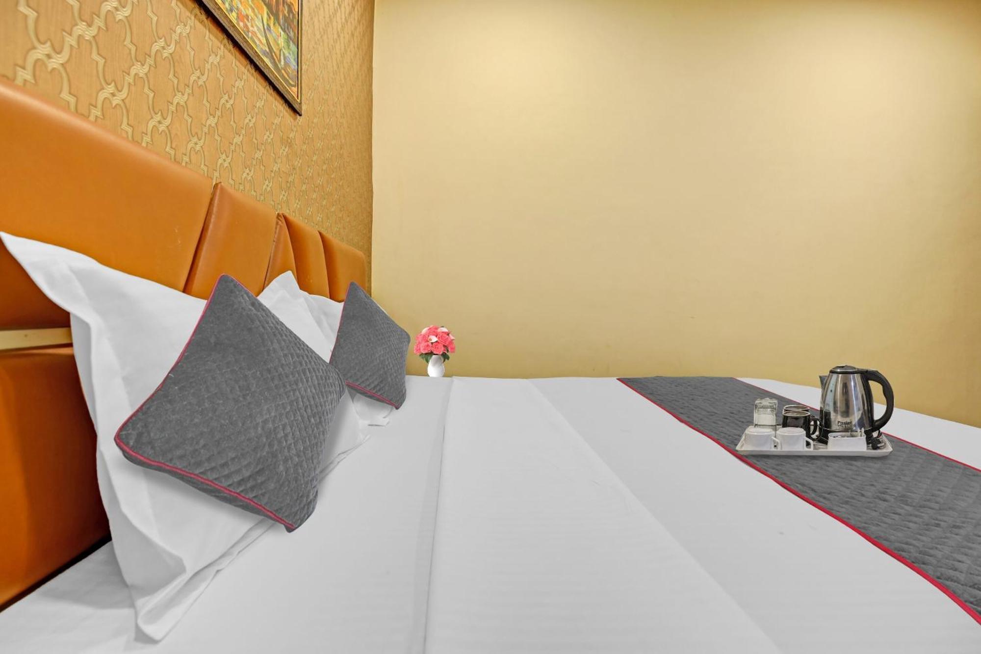 Townhouse Sky Hotel Ludhiana Exterior foto