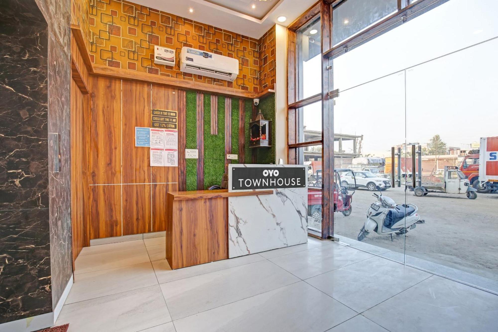 Townhouse Sky Hotel Ludhiana Exterior foto