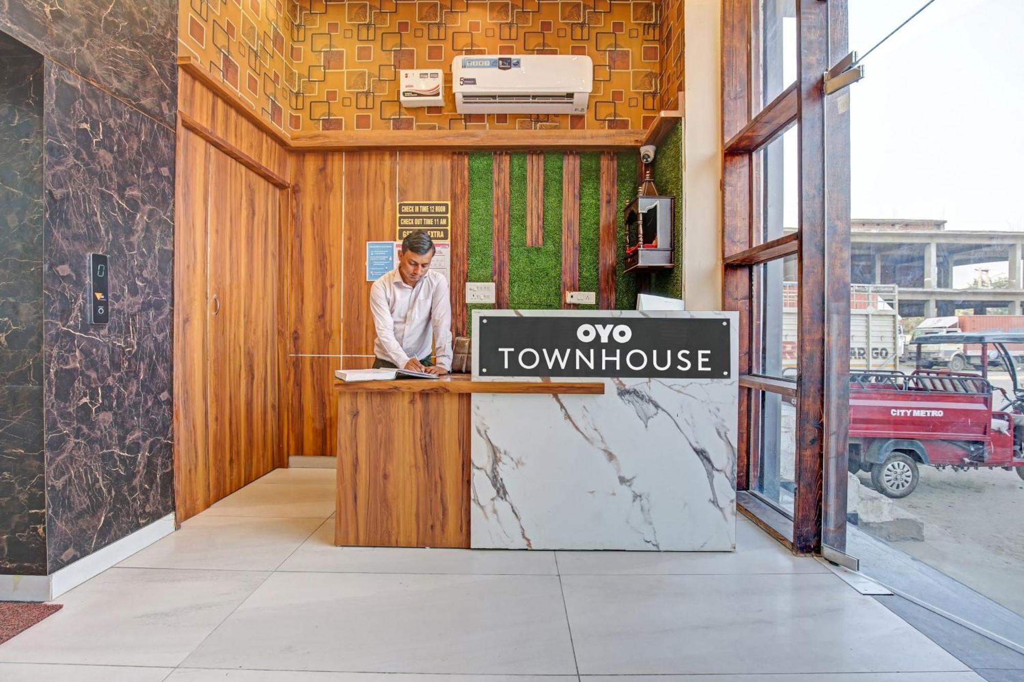 Townhouse Sky Hotel Ludhiana Exterior foto